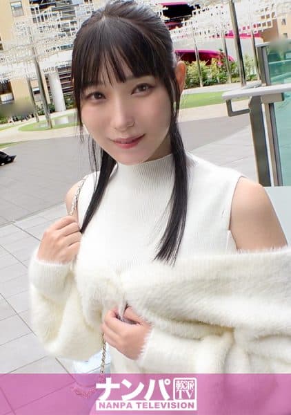 Setting Is Shibuya In November, When It's Getting Colder. Women Suffering From Coldness Are At A Certain Point In Time