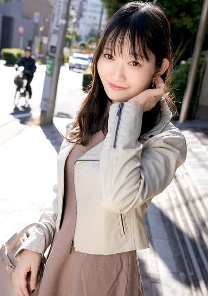Person Who Came Today Was Yuzuki, 27 Years Old, Apparently Working In Medical Office. It Looks White And Transparent