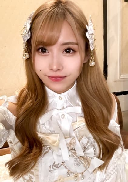Work Involves Adults Wearing Uniforms. This Time We Met Was A 19-year-old Beautiful Girl In Uniform.